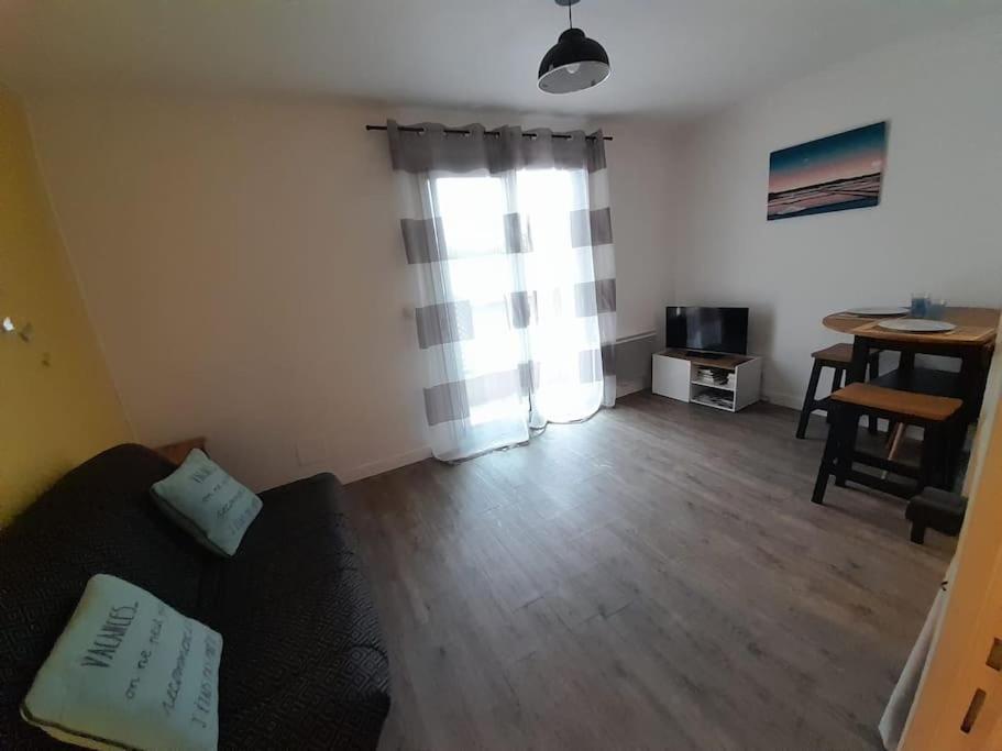 Au Calme A 400 M De La Plage. Apartment *
